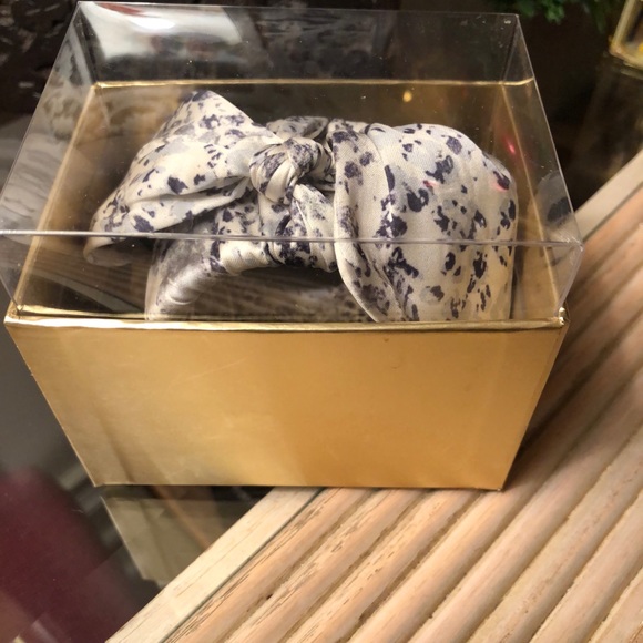 Adorable animal print cuff bracelet…soft and shiny✨✨✨ - Picture 6 of 11